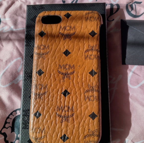 Phone case - Picture 2 of 4